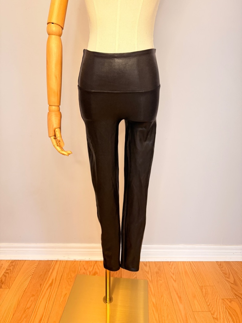 SPANX High-Waist Faux Leather Look Leggings in Black-M